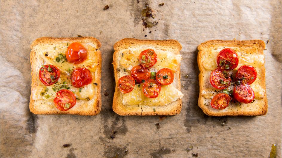 Cheesy Tomato Garlic Bread Recipe
