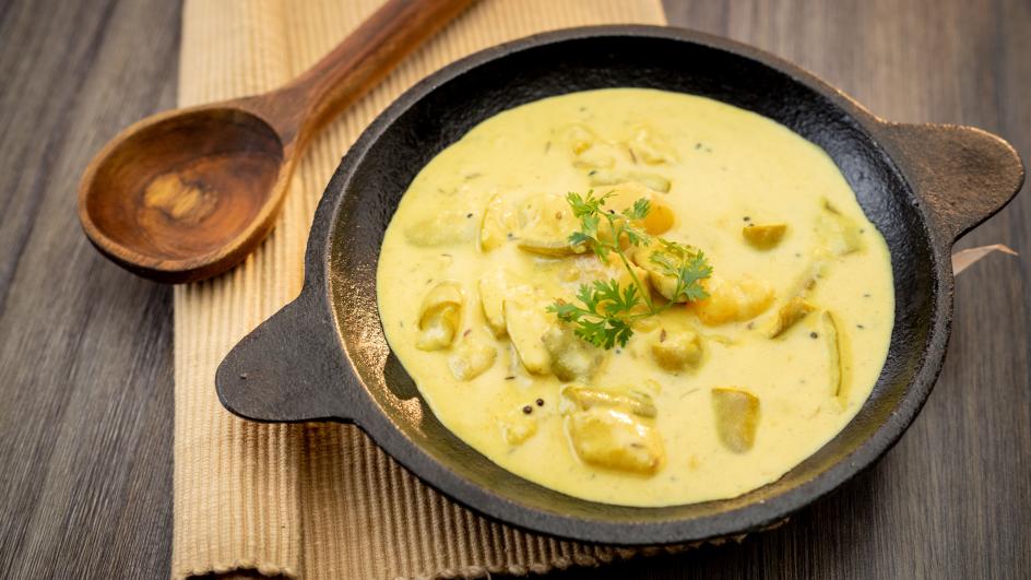 Malai Aloo Potol Curry Recipe