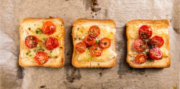 Cheesy Tomato Garlic Bread Recipe