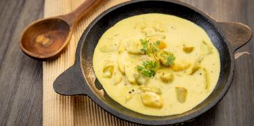 Malai Aloo Potol Curry Recipe