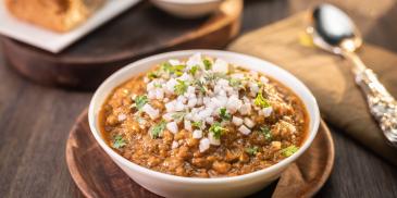 Pav Bhaji Recipe (Mumbai Street Style)